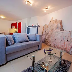 https://dietro-la-grotta.in-istria.net